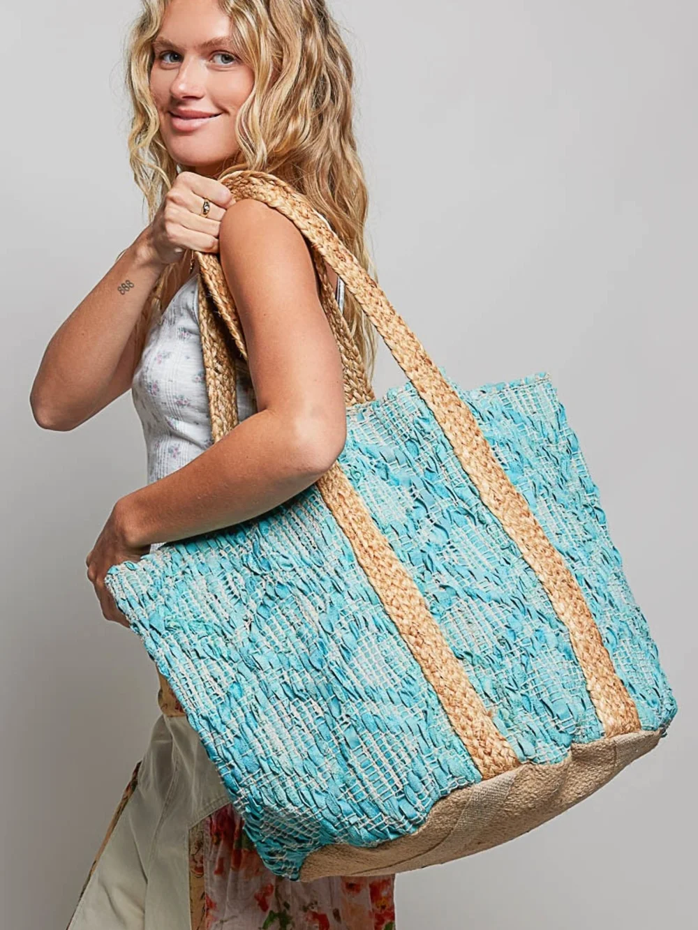 🐠POL Handwoven Turquoise Spacious Tote Bag with Natural Trim
